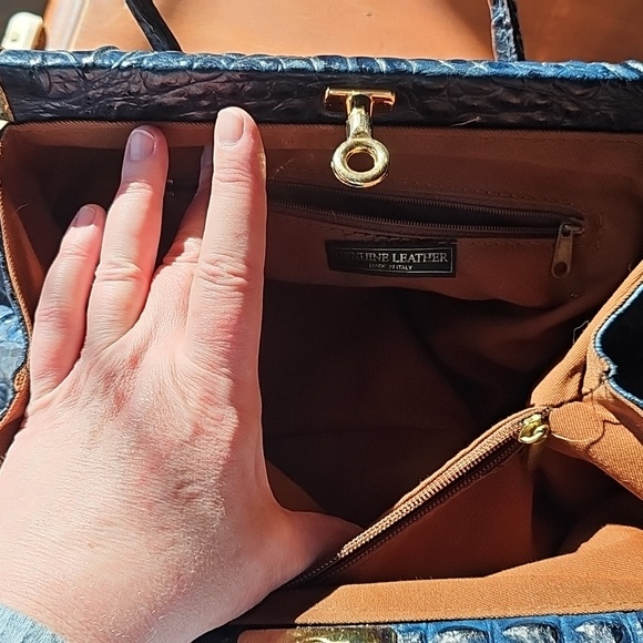 Croc Embossed Handbag - Picture 4 of 8